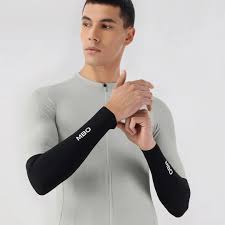 MBO AA10 Arm Sleeves White / Black